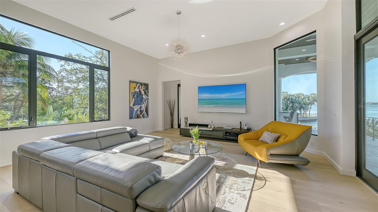 Image 24 of 84 For 1540 Hillview Drive