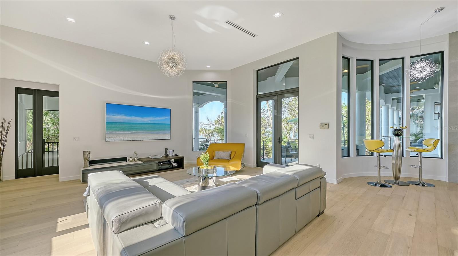 Image 25 of 84 For 1540 Hillview Drive