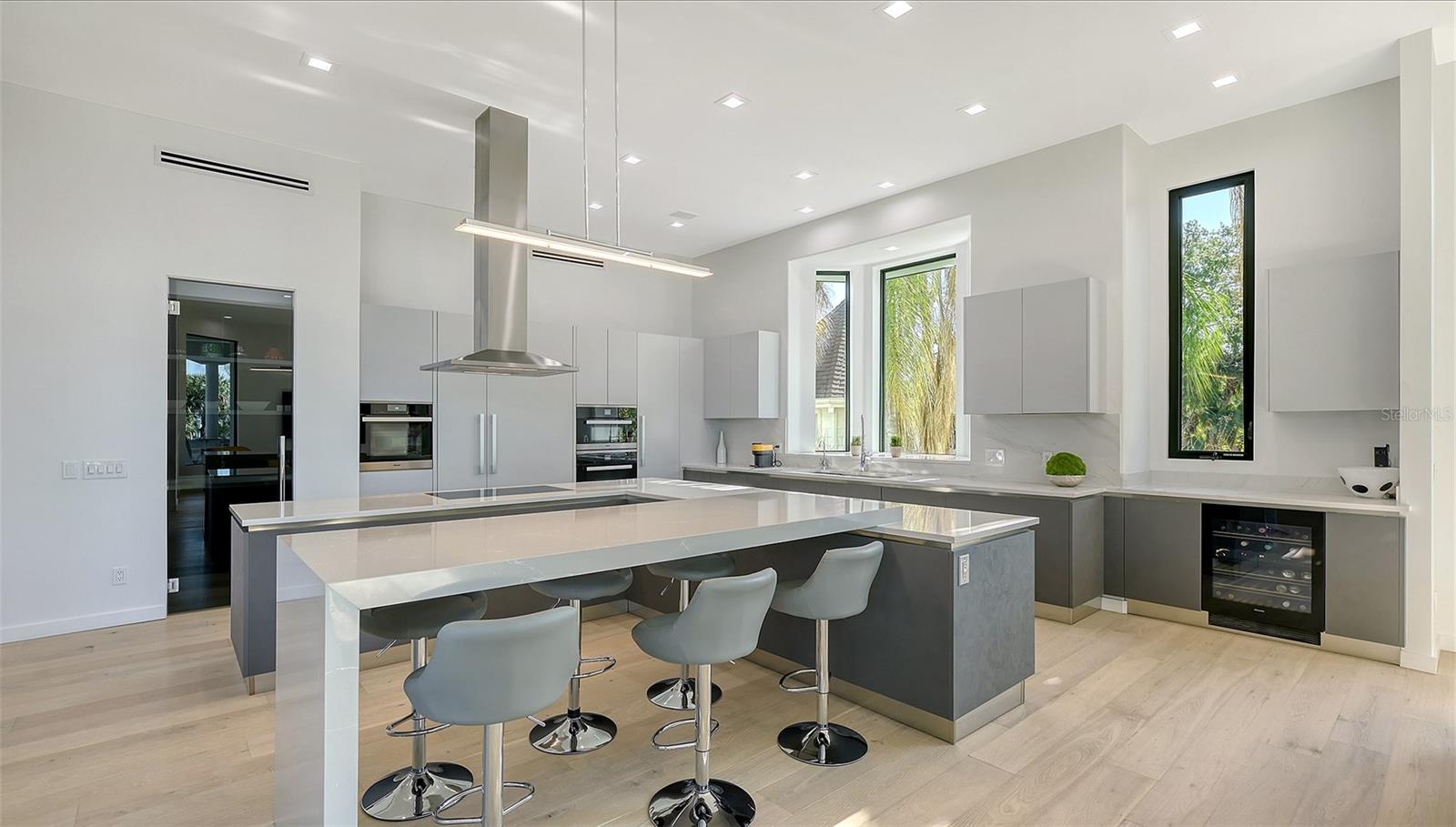 Image 26 of 84 For 1540 Hillview Drive