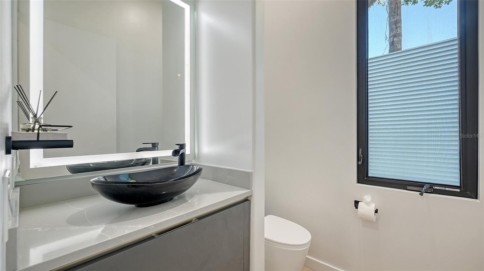 Image 33 of 84 For 1540 Hillview Drive