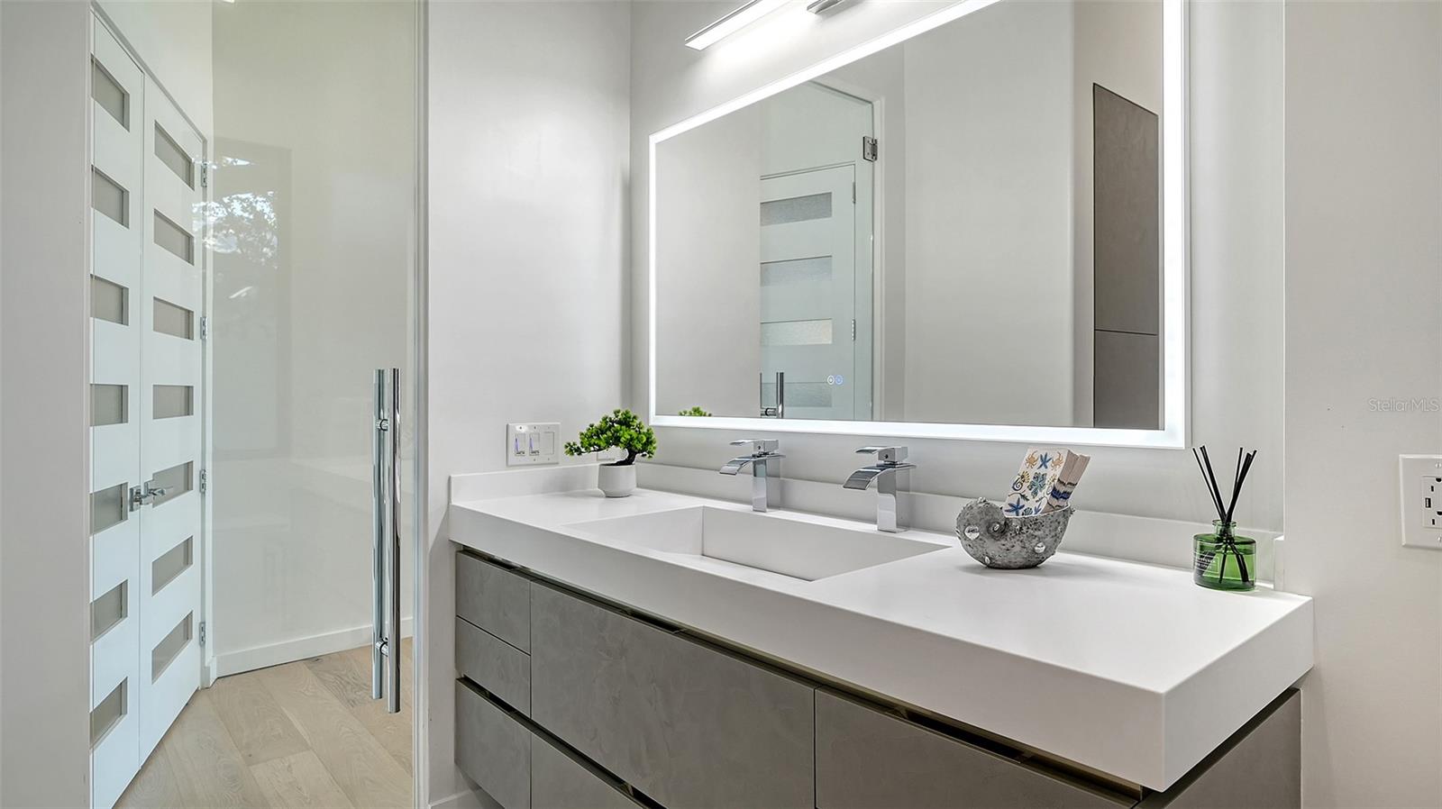 Image 39 of 84 For 1540 Hillview Drive