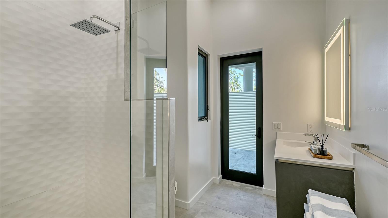 Image 40 of 84 For 1540 Hillview Drive