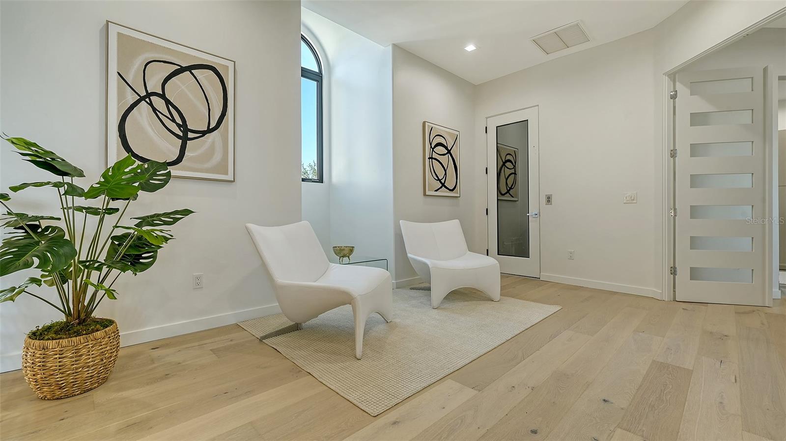 Image 41 of 84 For 1540 Hillview Drive