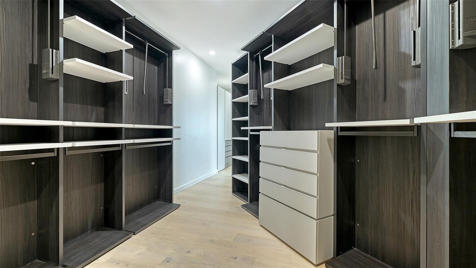 Image 53 of 84 For 1540 Hillview Drive