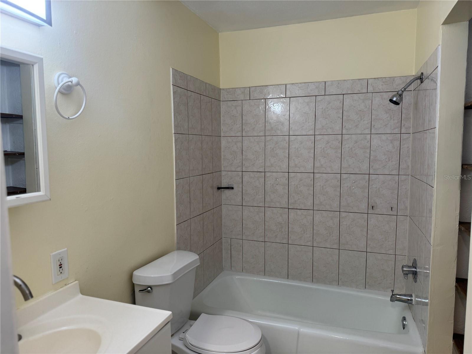 Image 14 of 17 For 231 Amherst Avenue