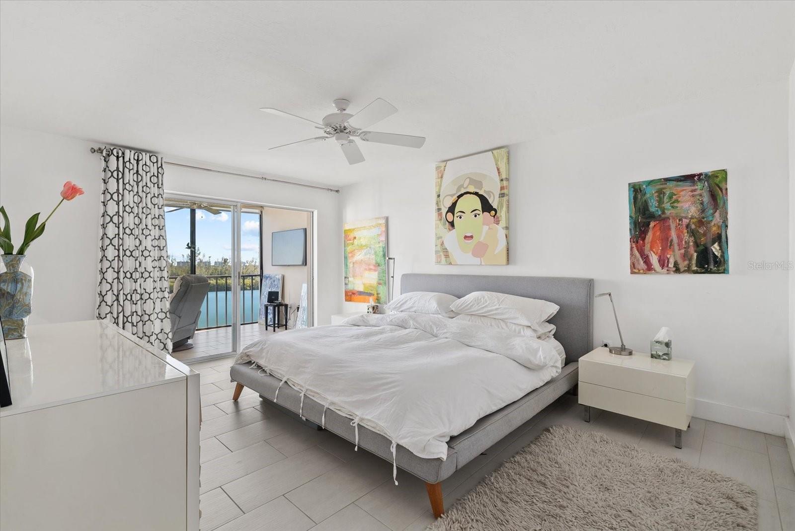 Image 18 of 66 For 9393 Midnight Pass Road 606