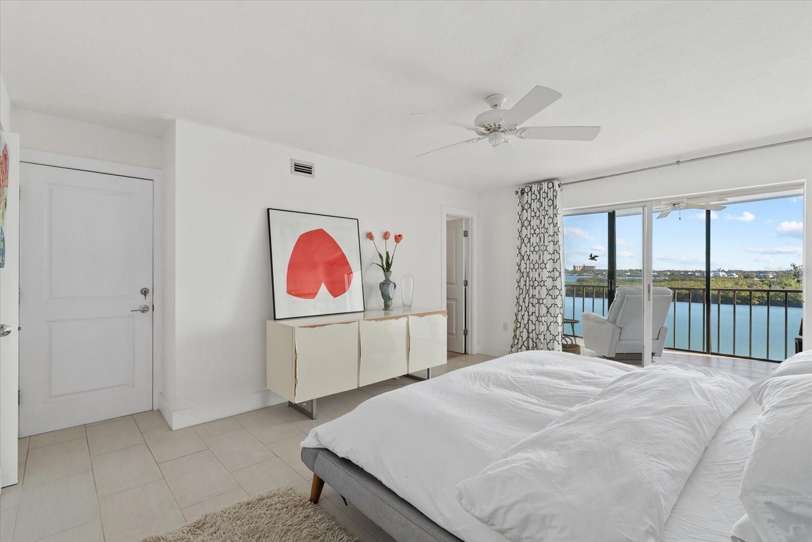 Image 19 of 66 For 9393 Midnight Pass Road 606