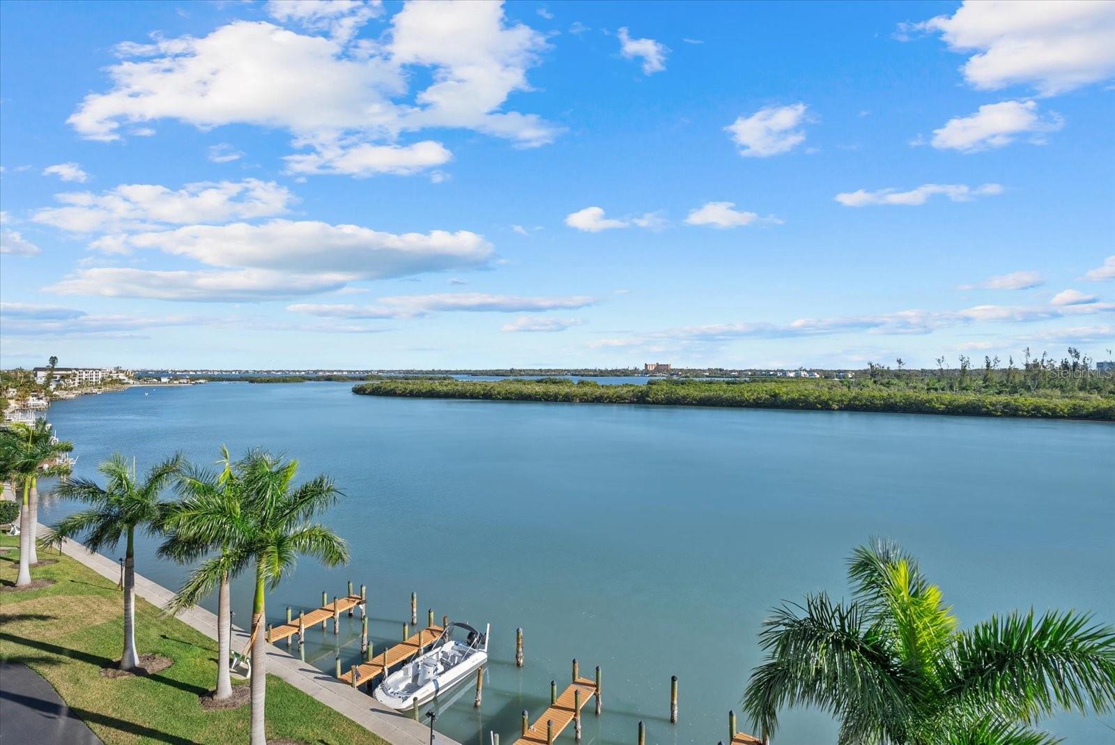 Image 24 of 66 For 9393 Midnight Pass Road 606