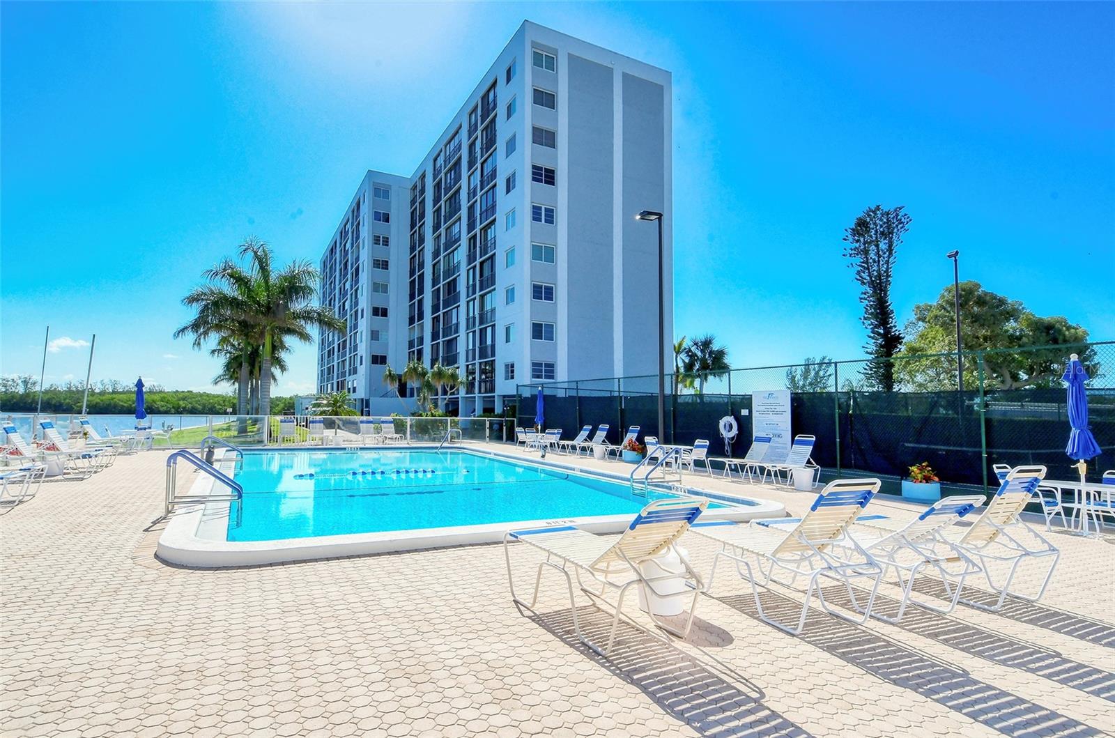 Image 33 of 66 For 9393 Midnight Pass Road 606