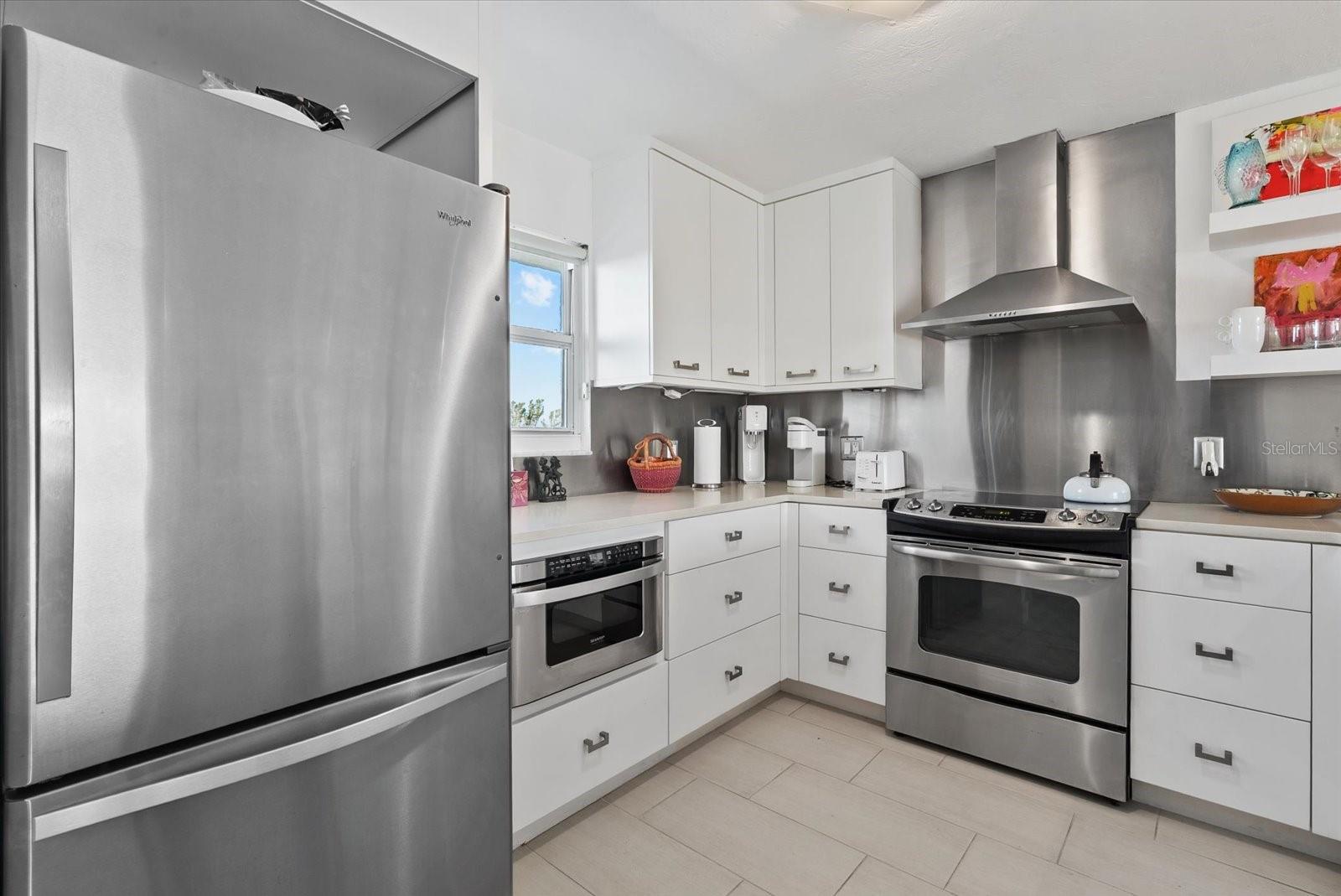 Image 5 of 66 For 9393 Midnight Pass Road 606