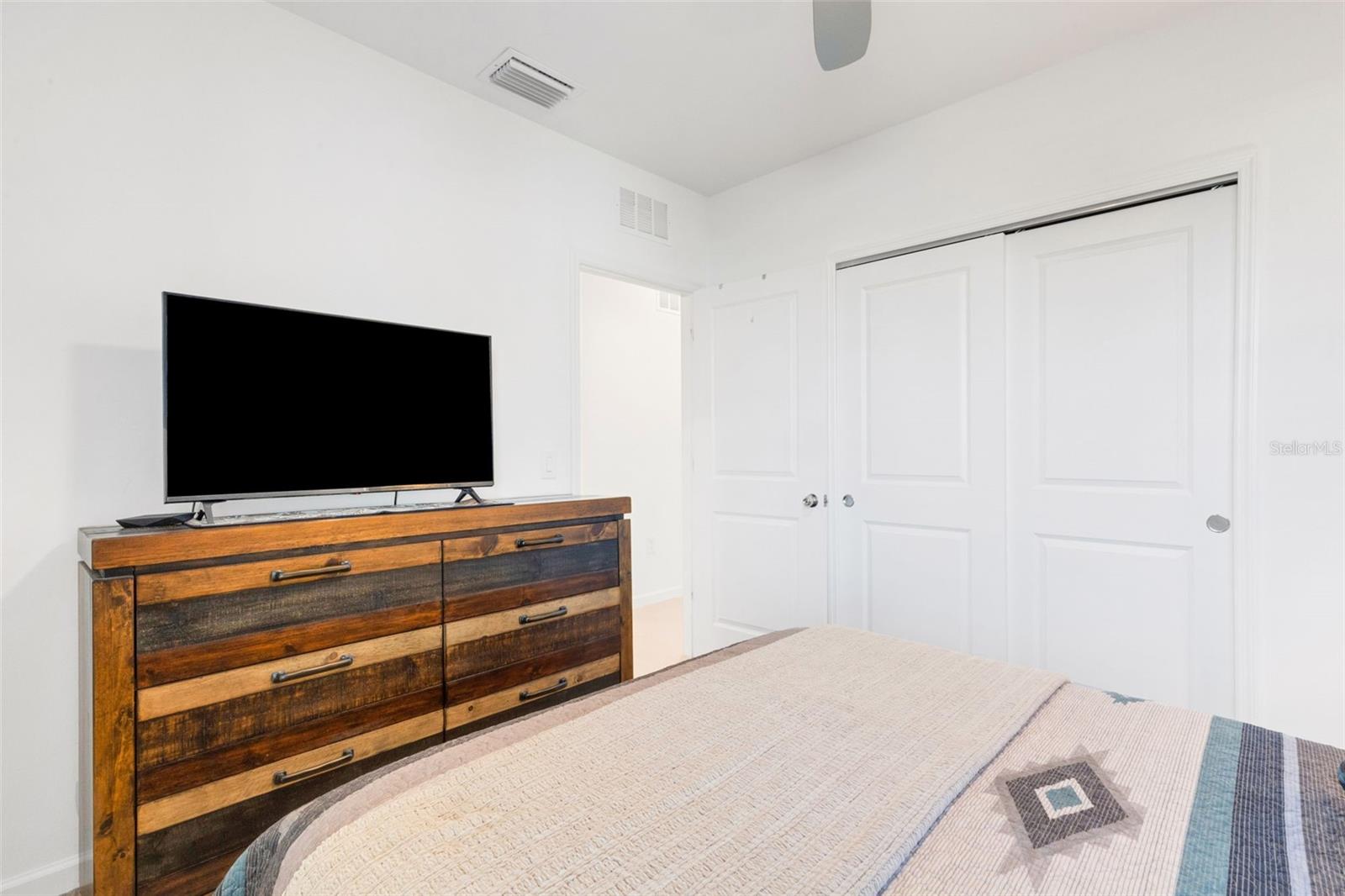 Image 26 of 49 For 6471 Silverstar Drive