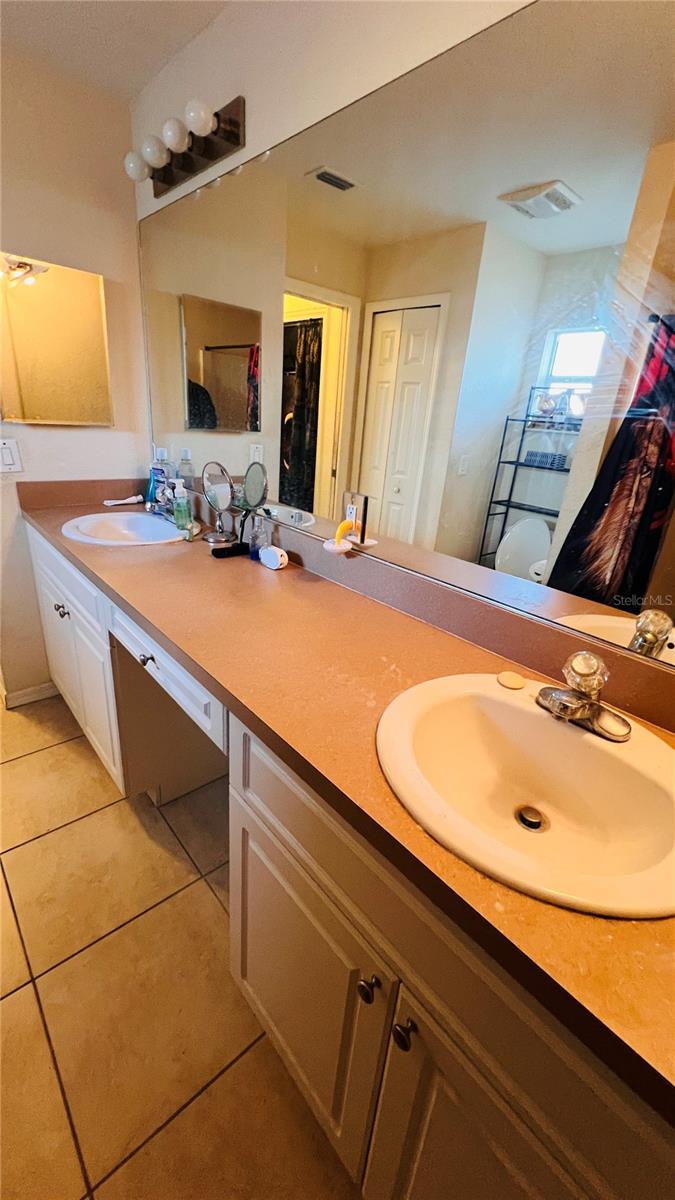 Image 17 of 31 For 12121 Helios Avenue