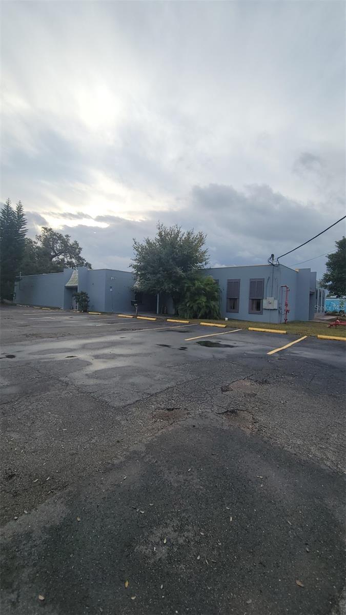 Image 3 of 4 For 1027 9th Street W