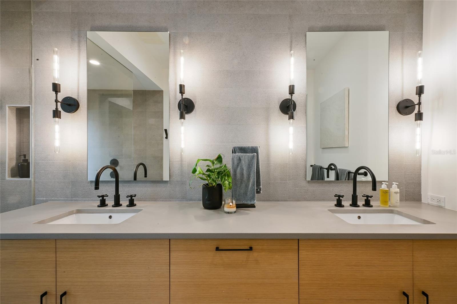 Image 55 of 86 For 948 Citrus Avenue