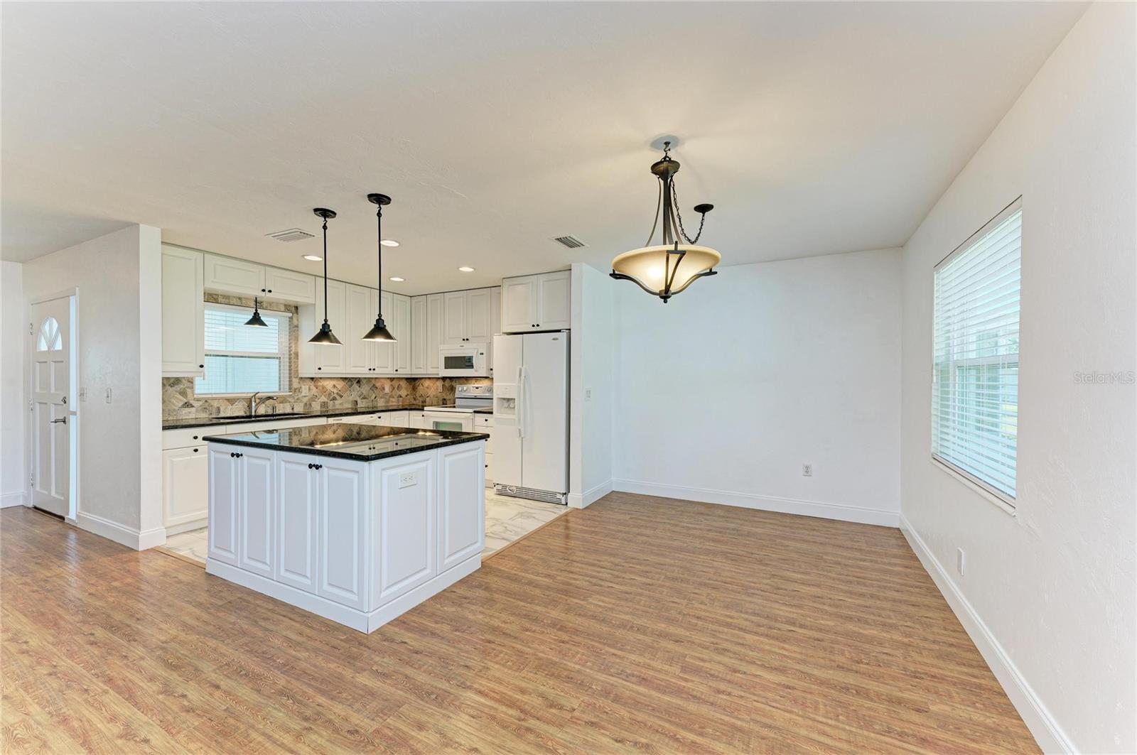 Image 14 of 52 For 3324 Westford Lane 112