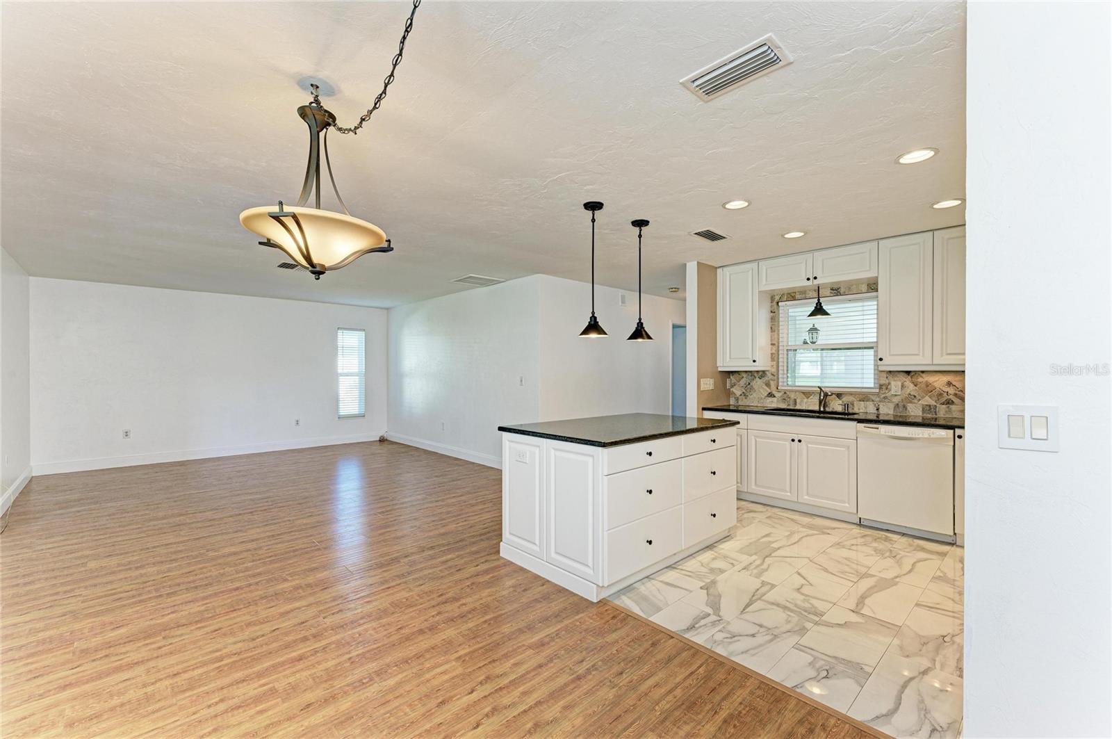 Image 17 of 52 For 3324 Westford Lane 112