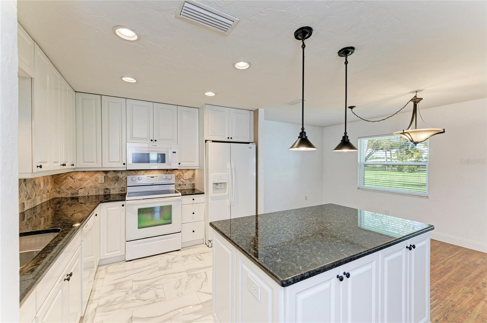 Image 18 of 52 For 3324 Westford Lane 112