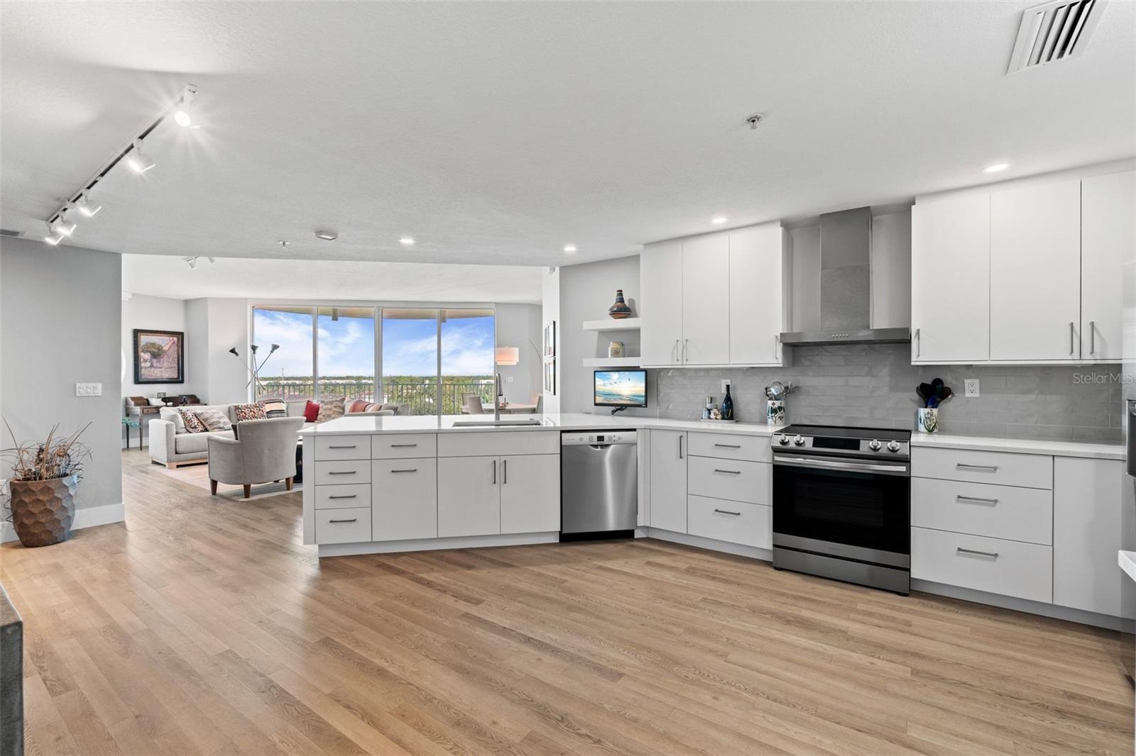 Image 7 of 67 For 1771 Ringling Boulevard 707