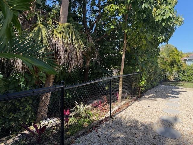 Image 31 of 43 For 6130 36th Lane E