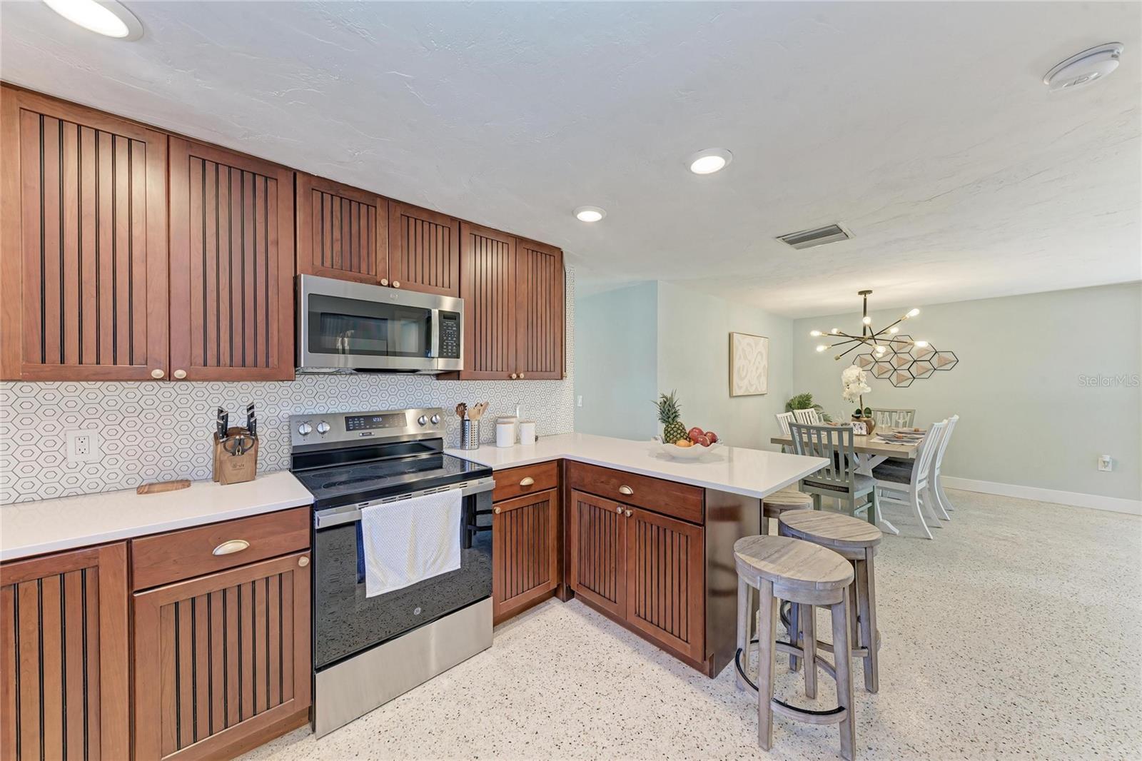 Image 17 of 40 For 730 Fox Street