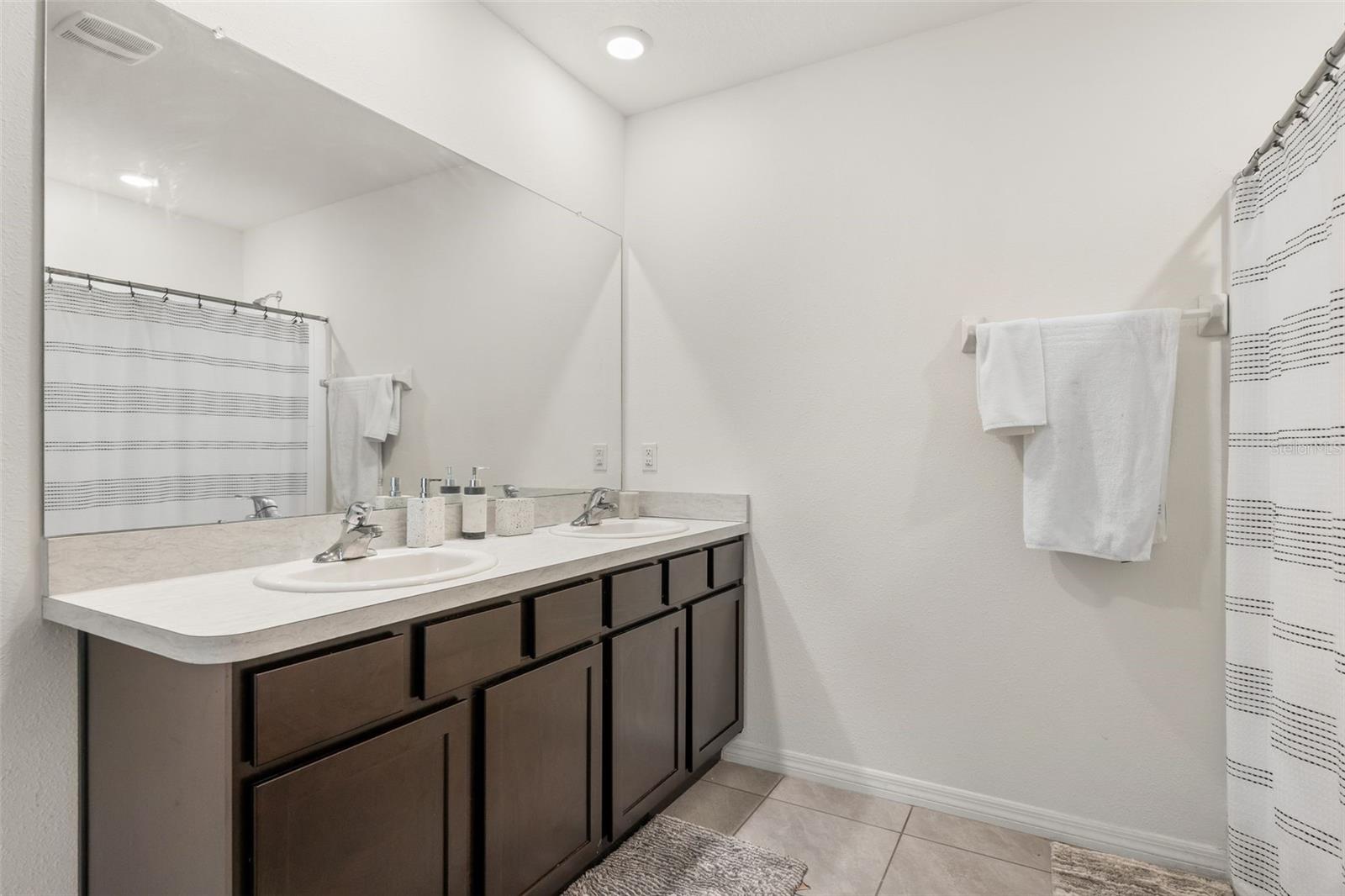 Image 11 of 32 For 5121 Sultana Cove