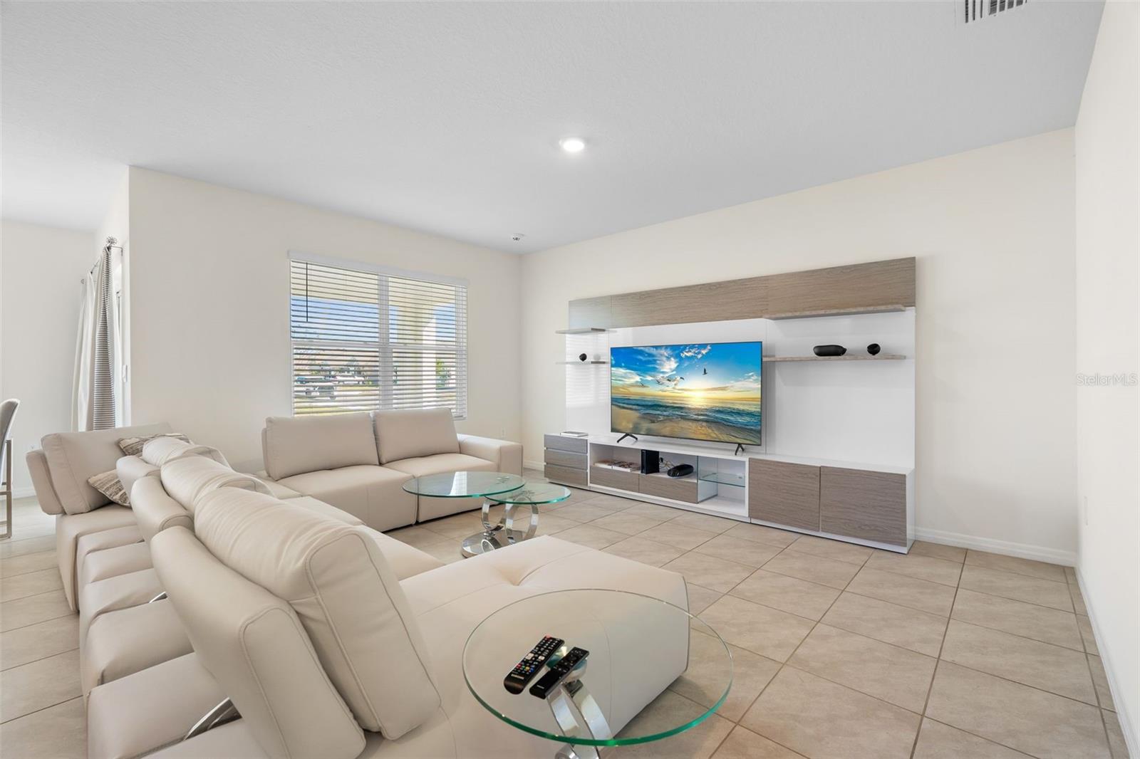 Image 4 of 32 For 5121 Sultana Cove