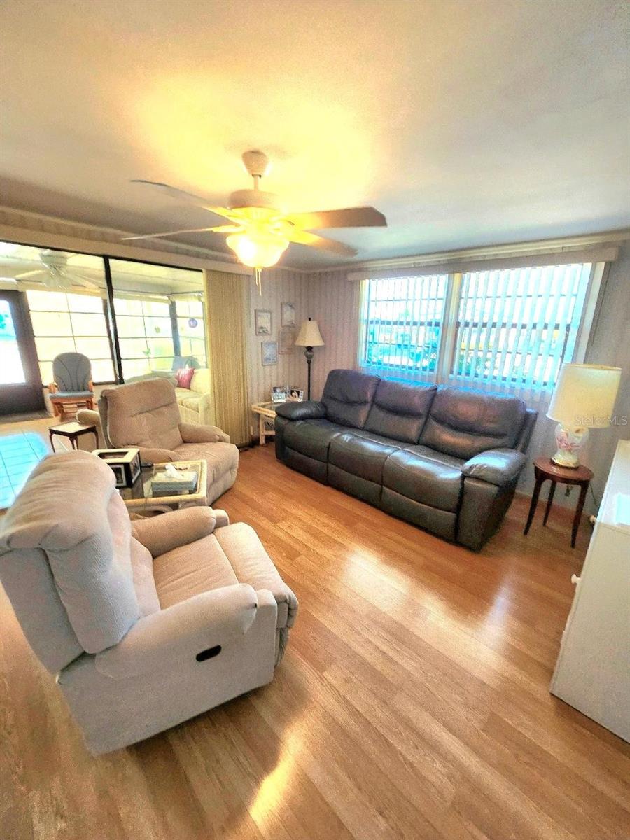 Image 11 of 58 For 2003 Minnesota Avenue