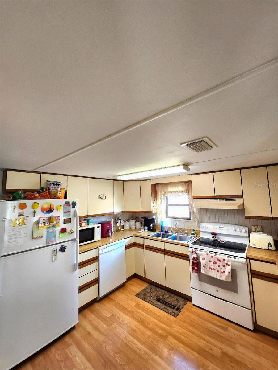 Image 17 of 58 For 2003 Minnesota Avenue