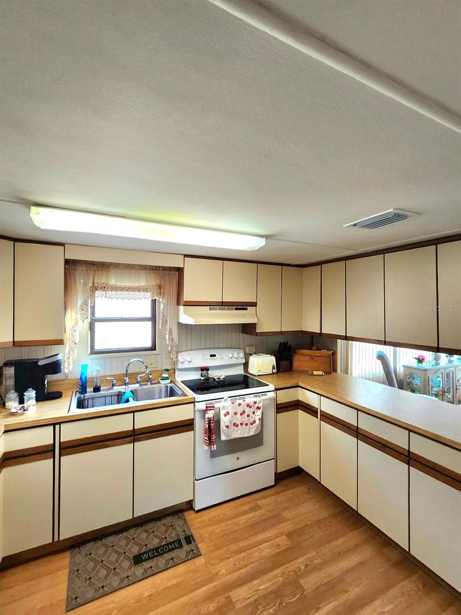 Image 18 of 58 For 2003 Minnesota Avenue