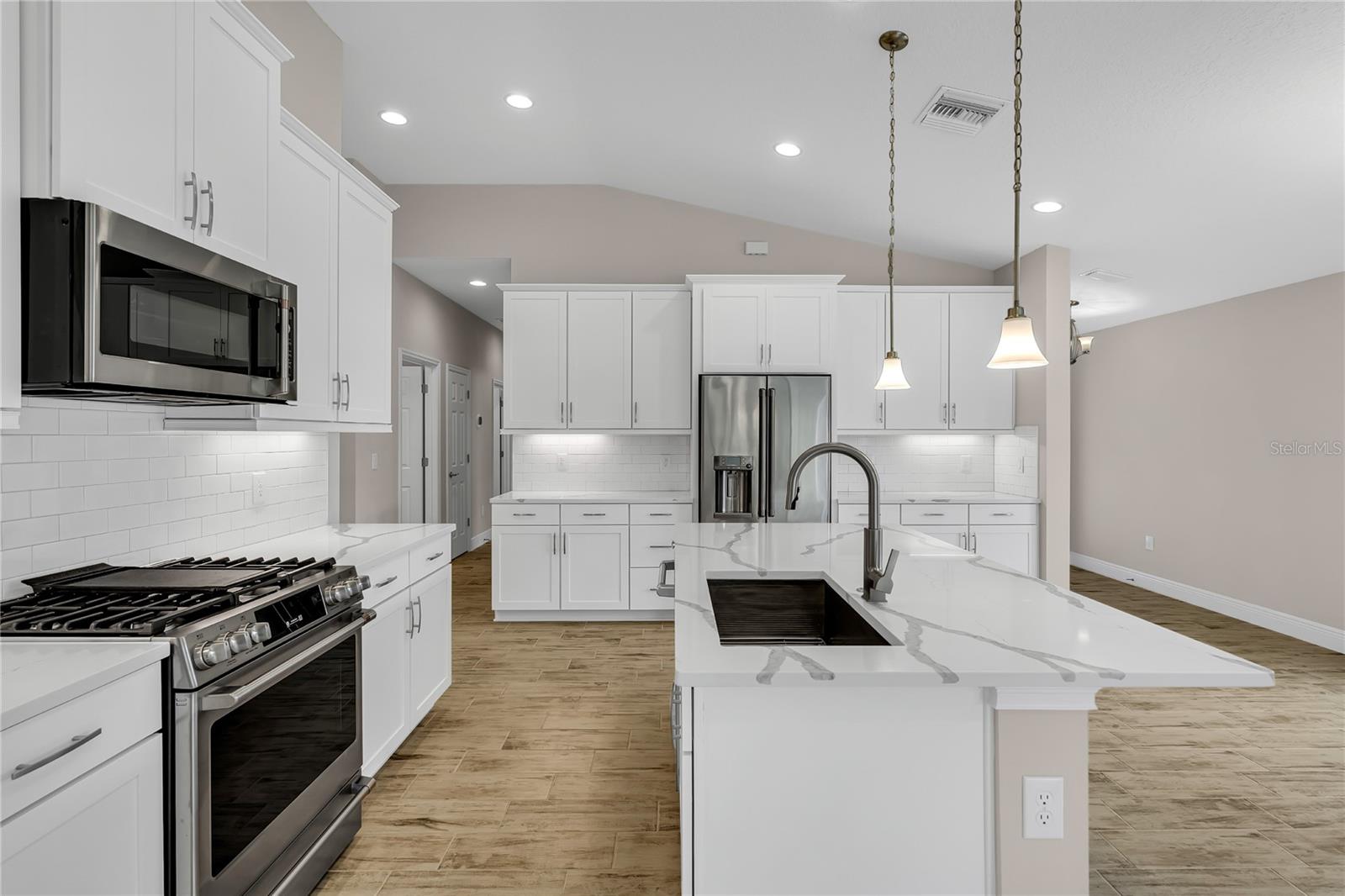 Image 10 of 39 For 12468 Oak Hill Way