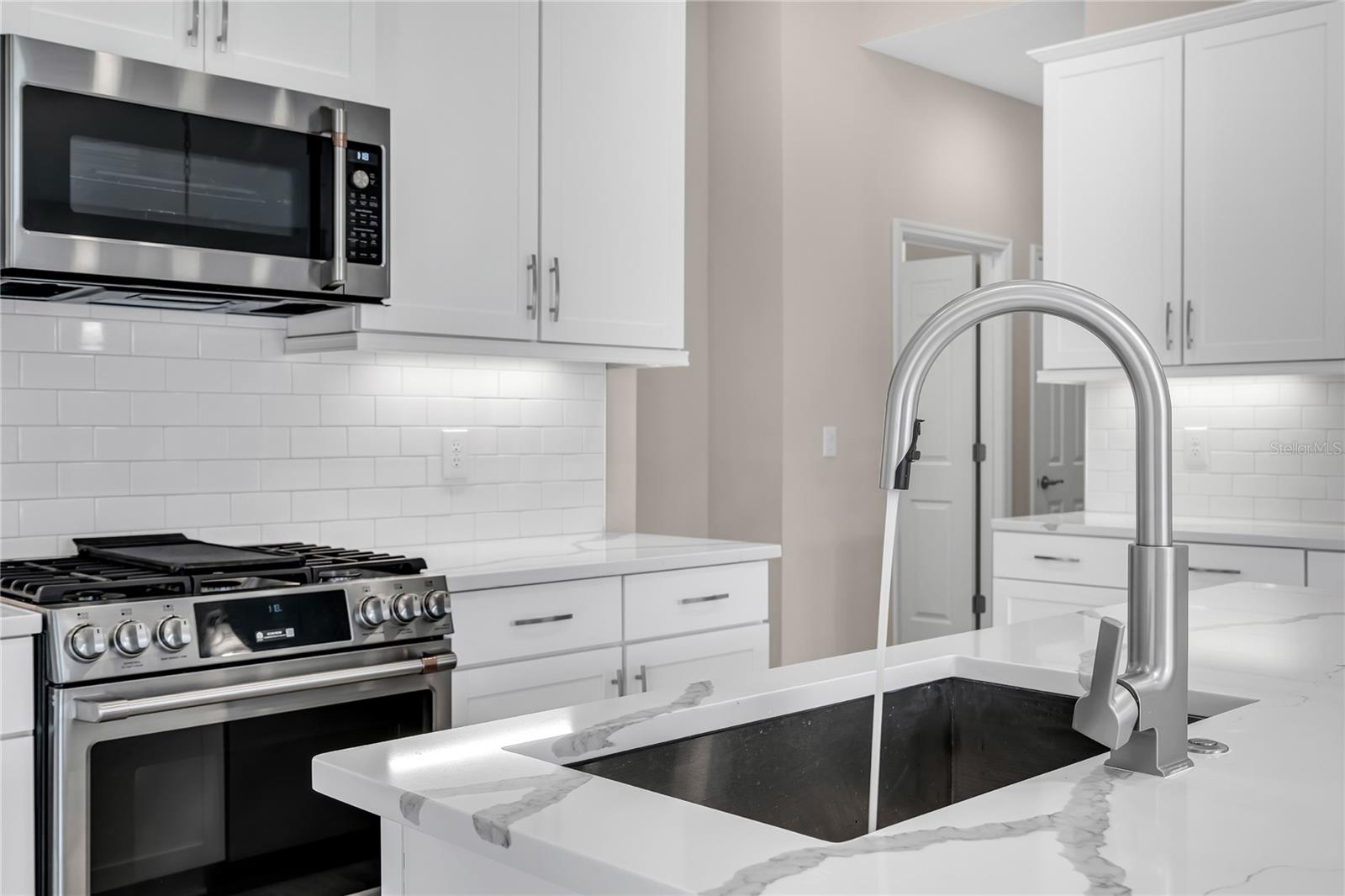 Image 11 of 39 For 12468 Oak Hill Way