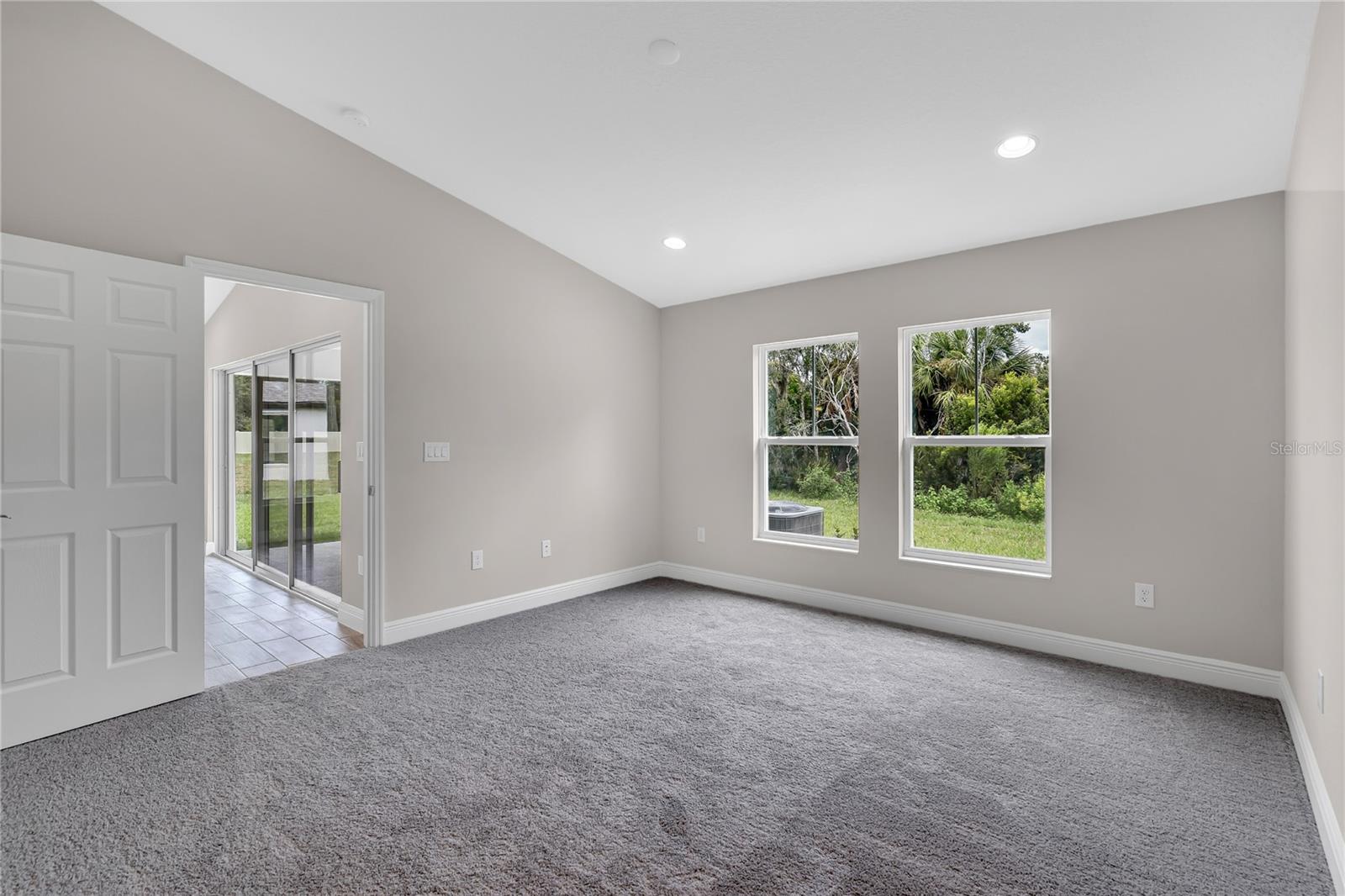 Image 14 of 39 For 12468 Oak Hill Way