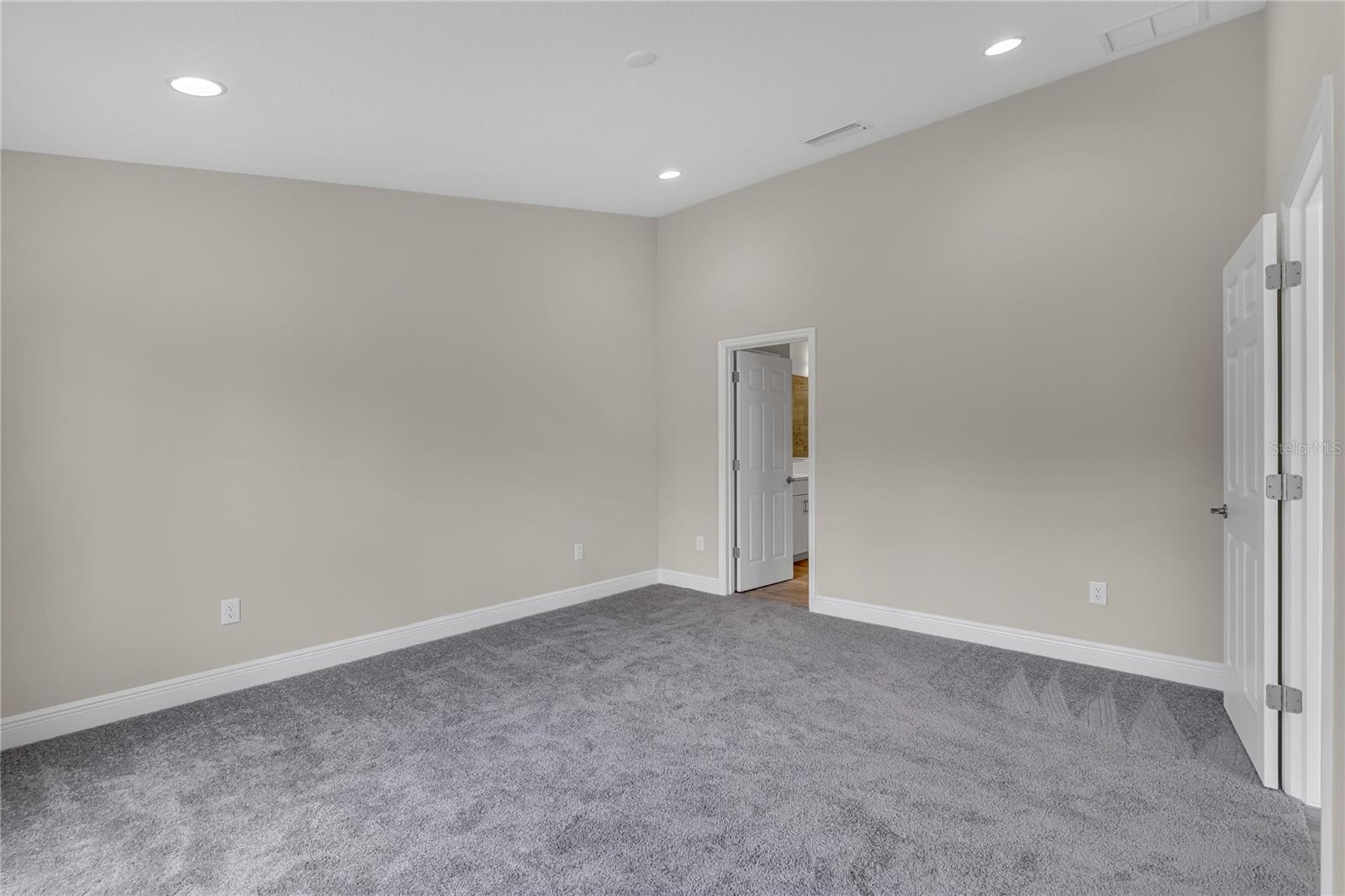 Image 15 of 39 For 12468 Oak Hill Way