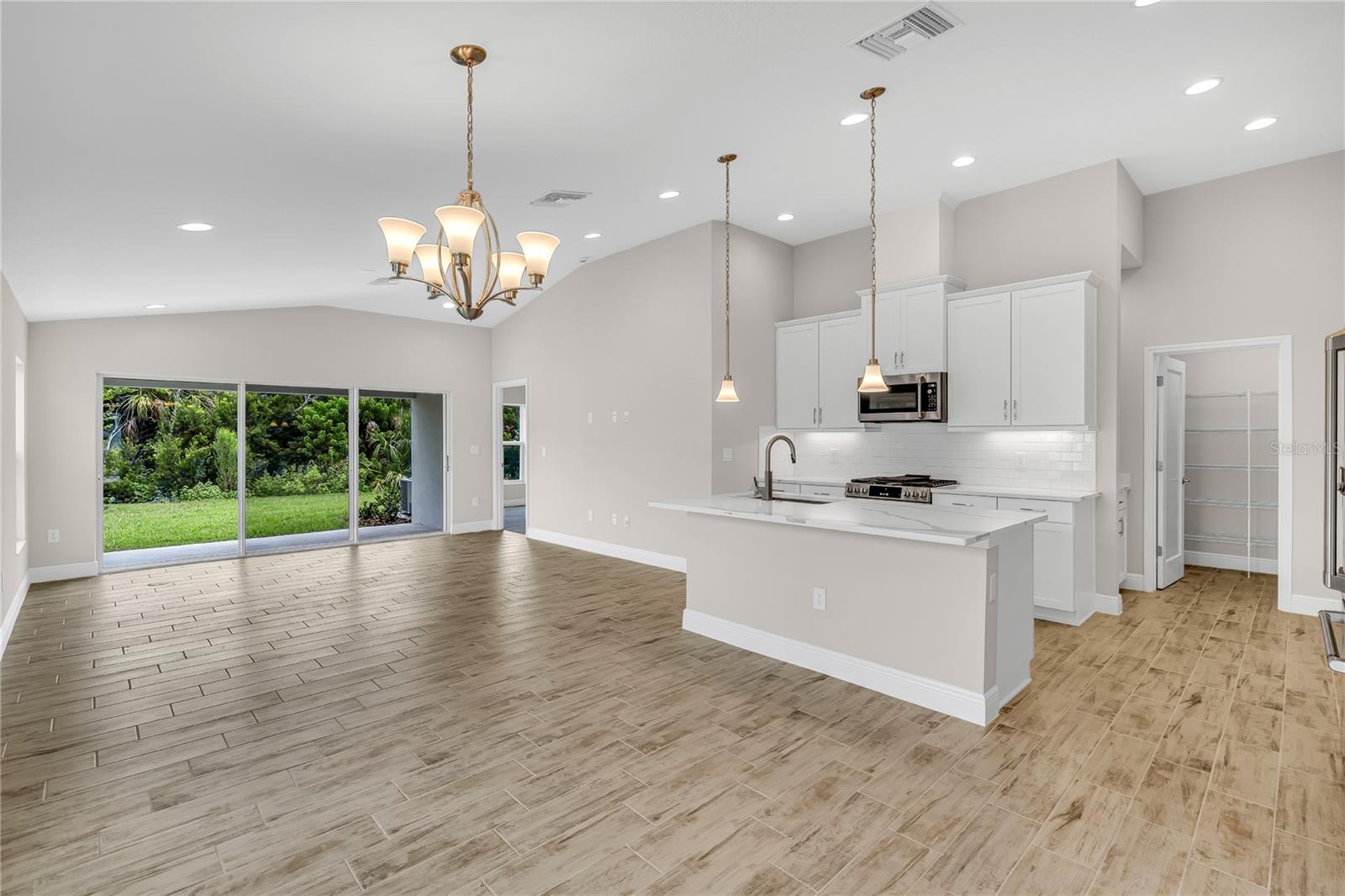 Image 4 of 39 For 12468 Oak Hill Way