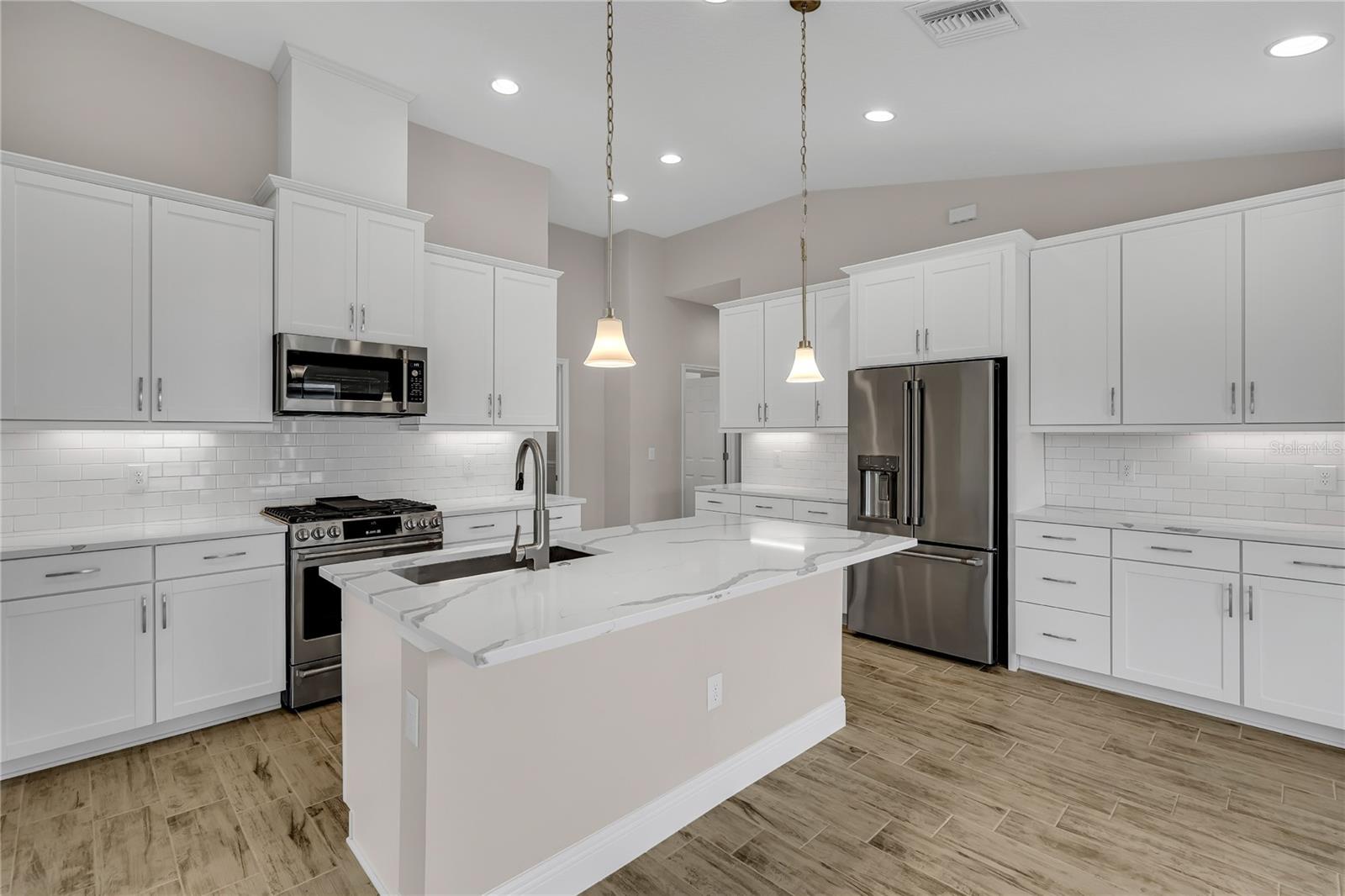 Image 9 of 39 For 12468 Oak Hill Way