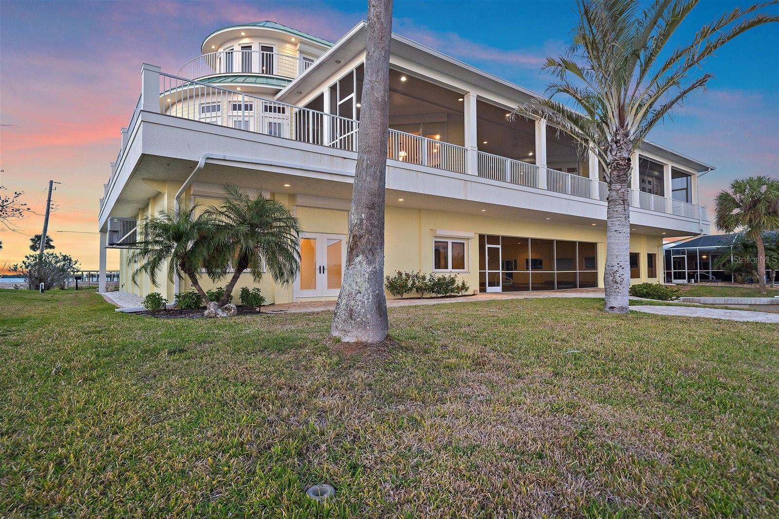 Image 3 of 70 For 1905 Mississippi Avenue