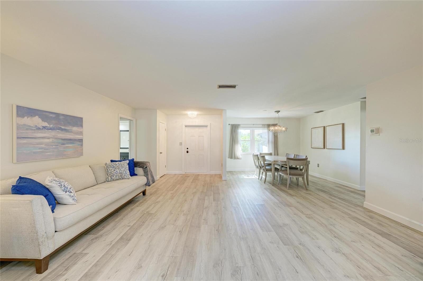 Image 10 of 38 For 3368 Sheffield Circle