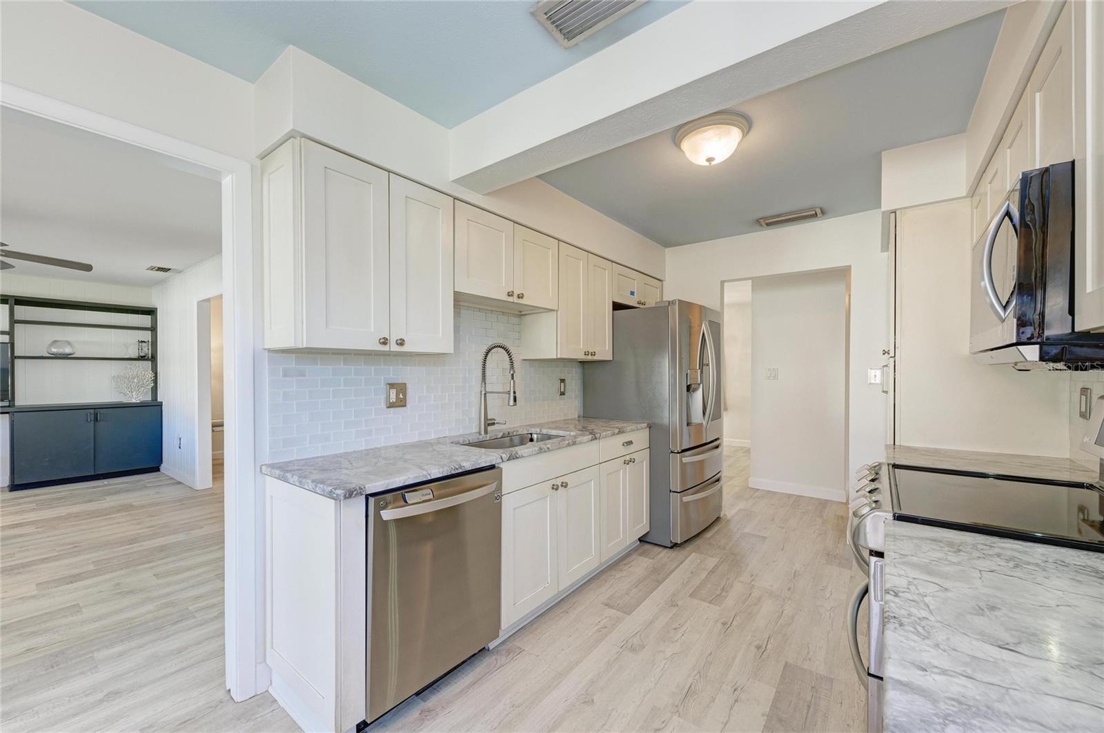 Image 18 of 38 For 3368 Sheffield Circle