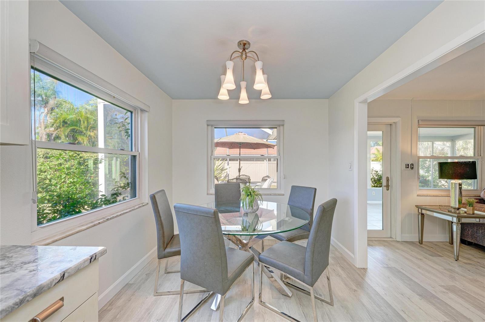 Image 19 of 38 For 3368 Sheffield Circle