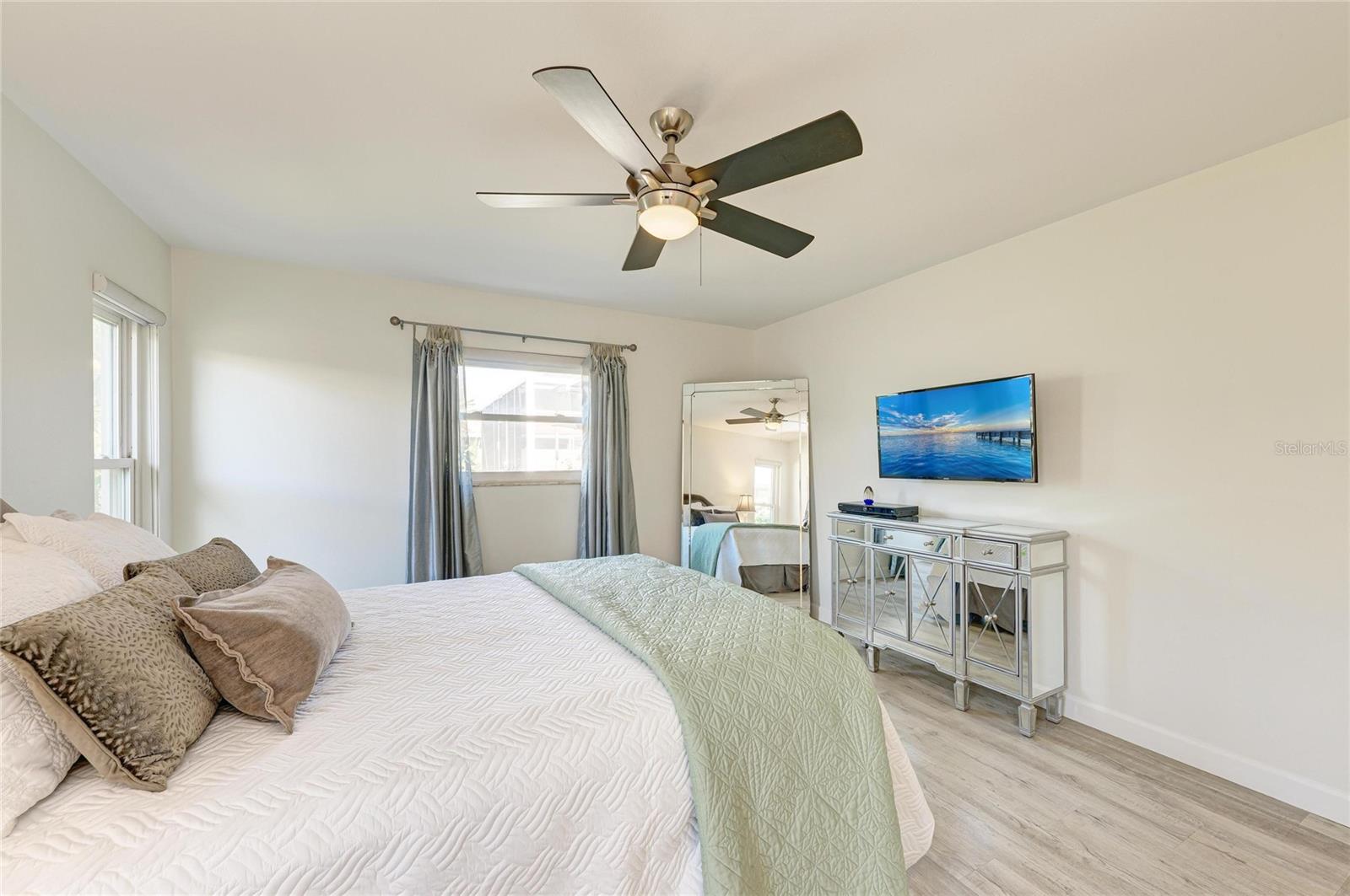 Image 23 of 38 For 3368 Sheffield Circle