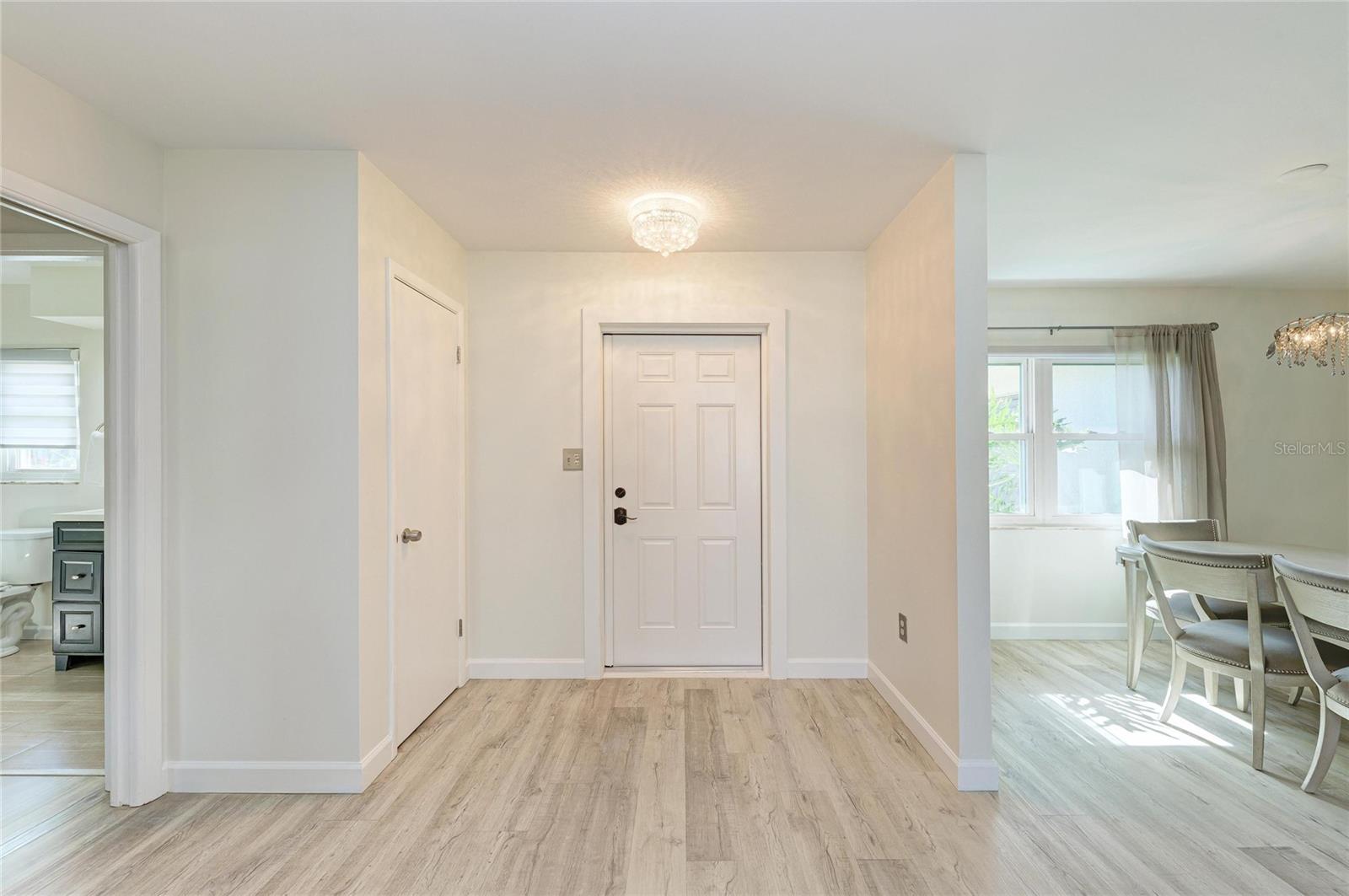 Image 3 of 38 For 3368 Sheffield Circle