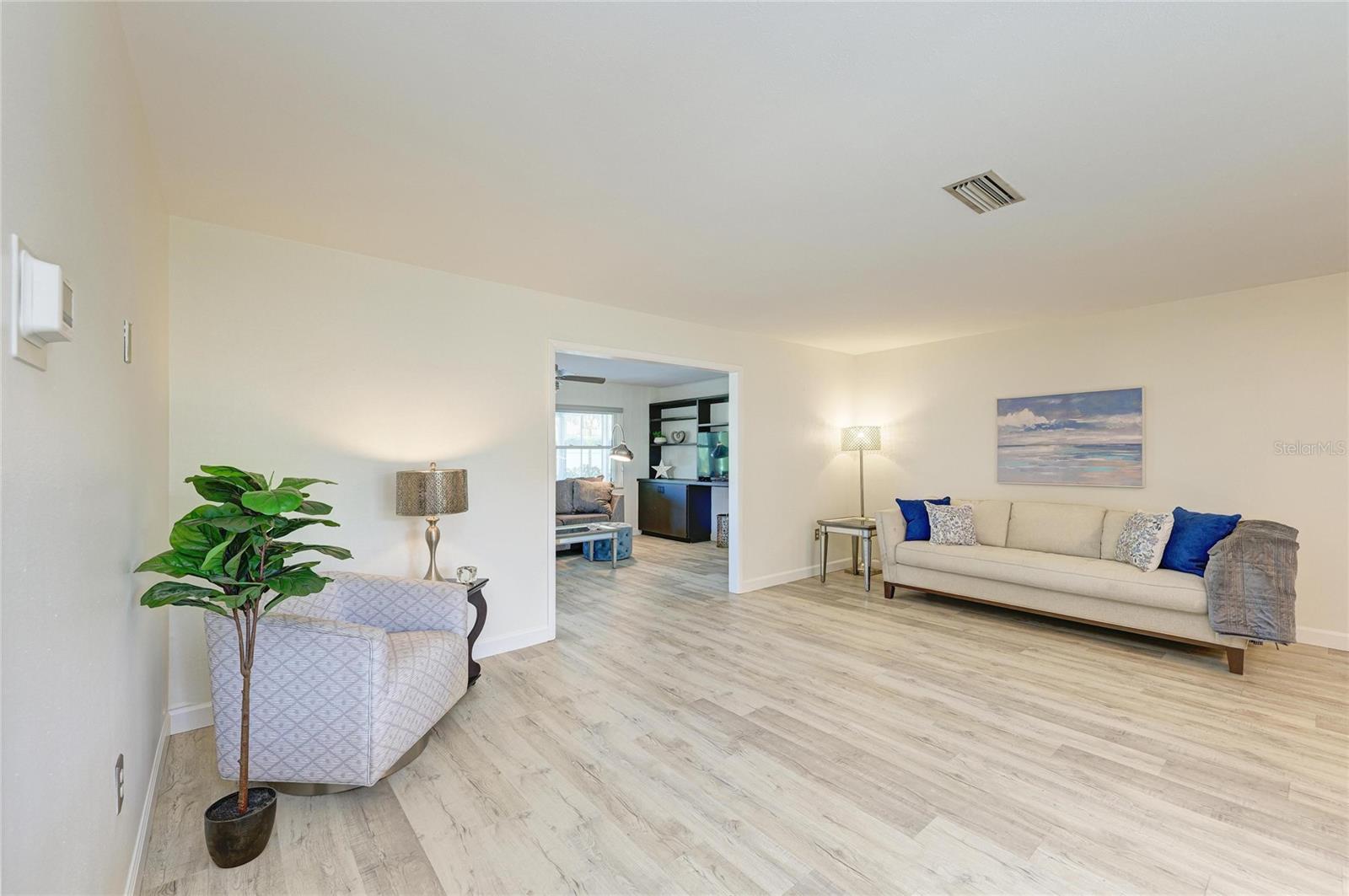 Image 7 of 38 For 3368 Sheffield Circle