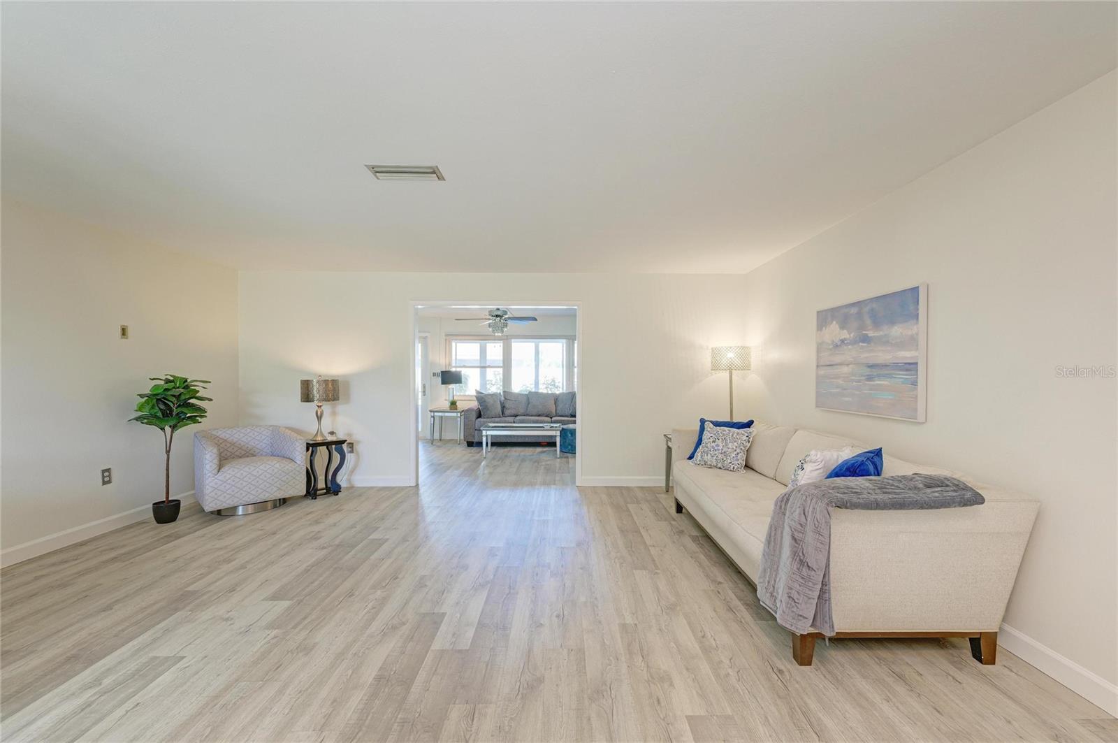 Image 8 of 38 For 3368 Sheffield Circle