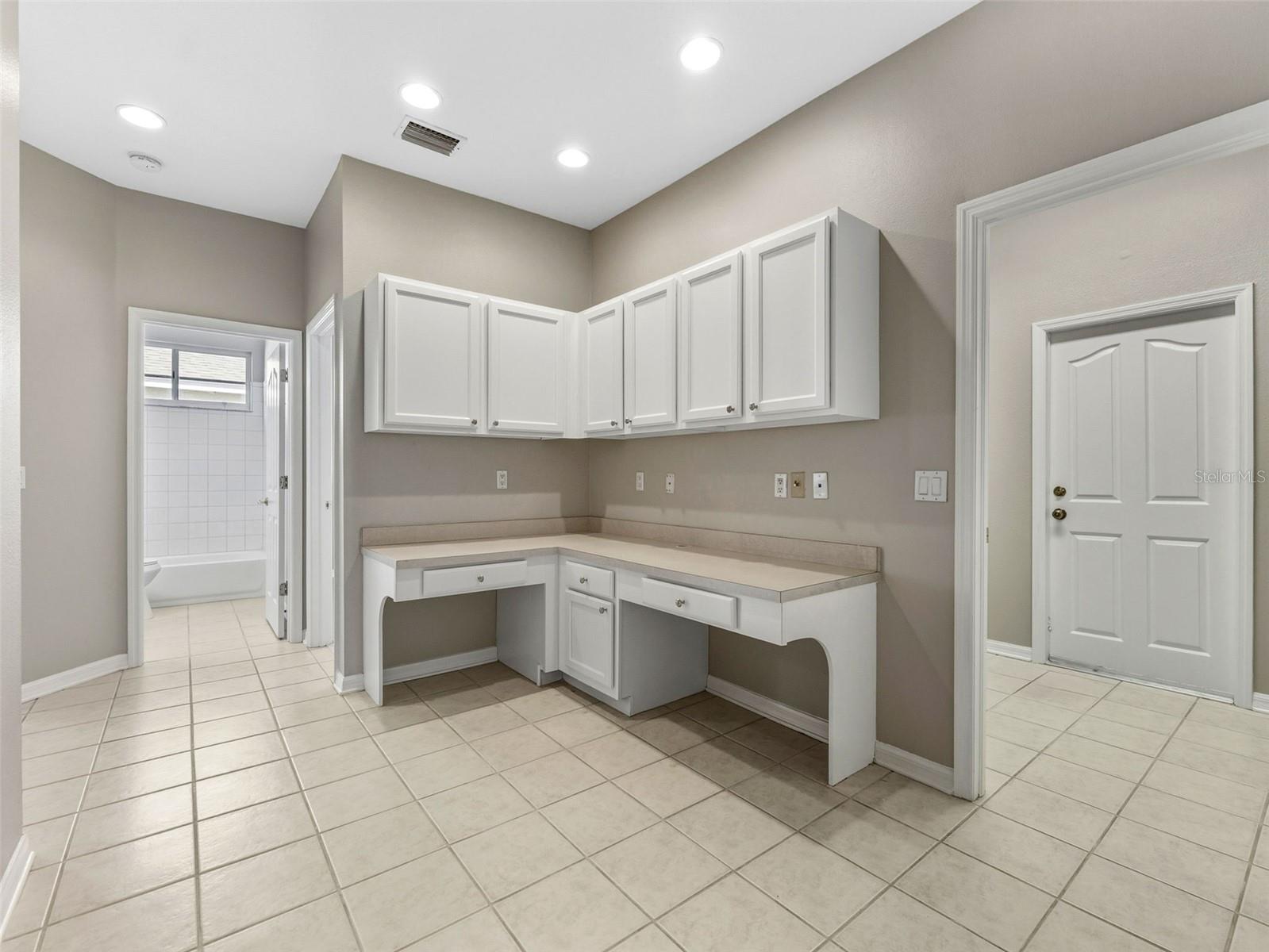 Image 34 of 46 For 6107 Cognac Circle