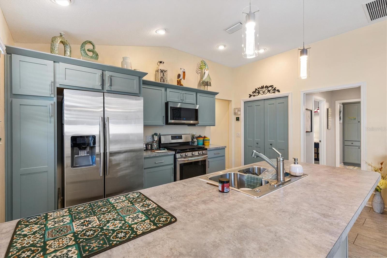 Image 6 of 34 For 5709 Grimes Court