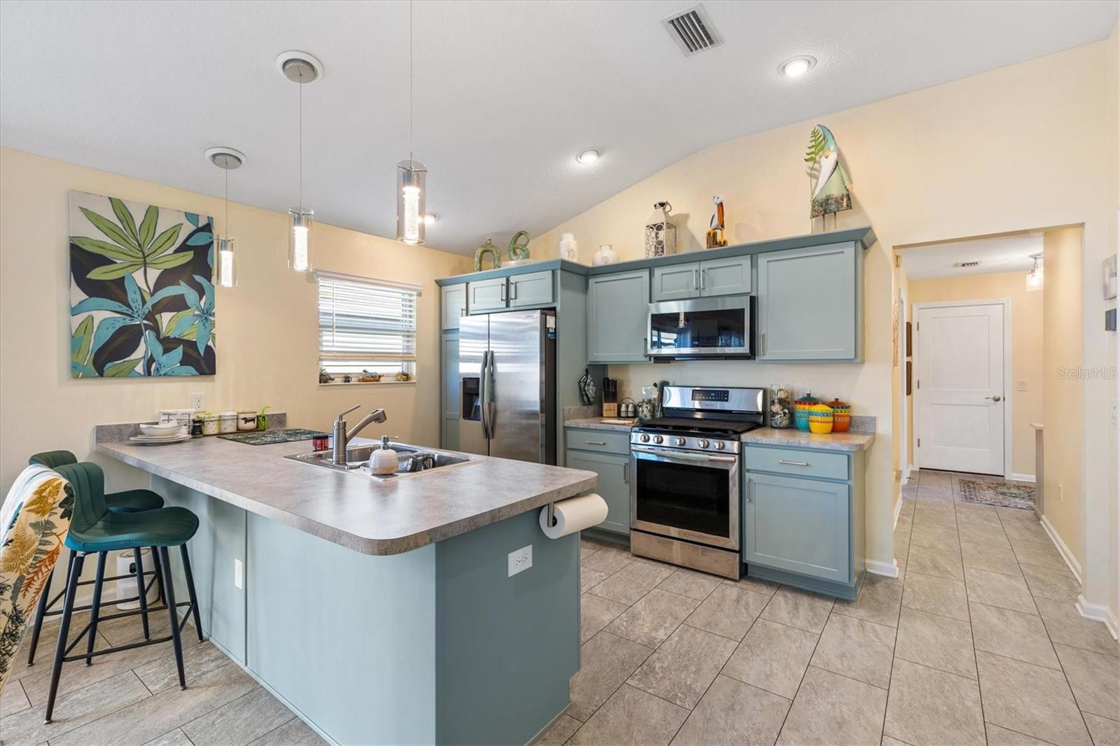 Image 7 of 34 For 5709 Grimes Court