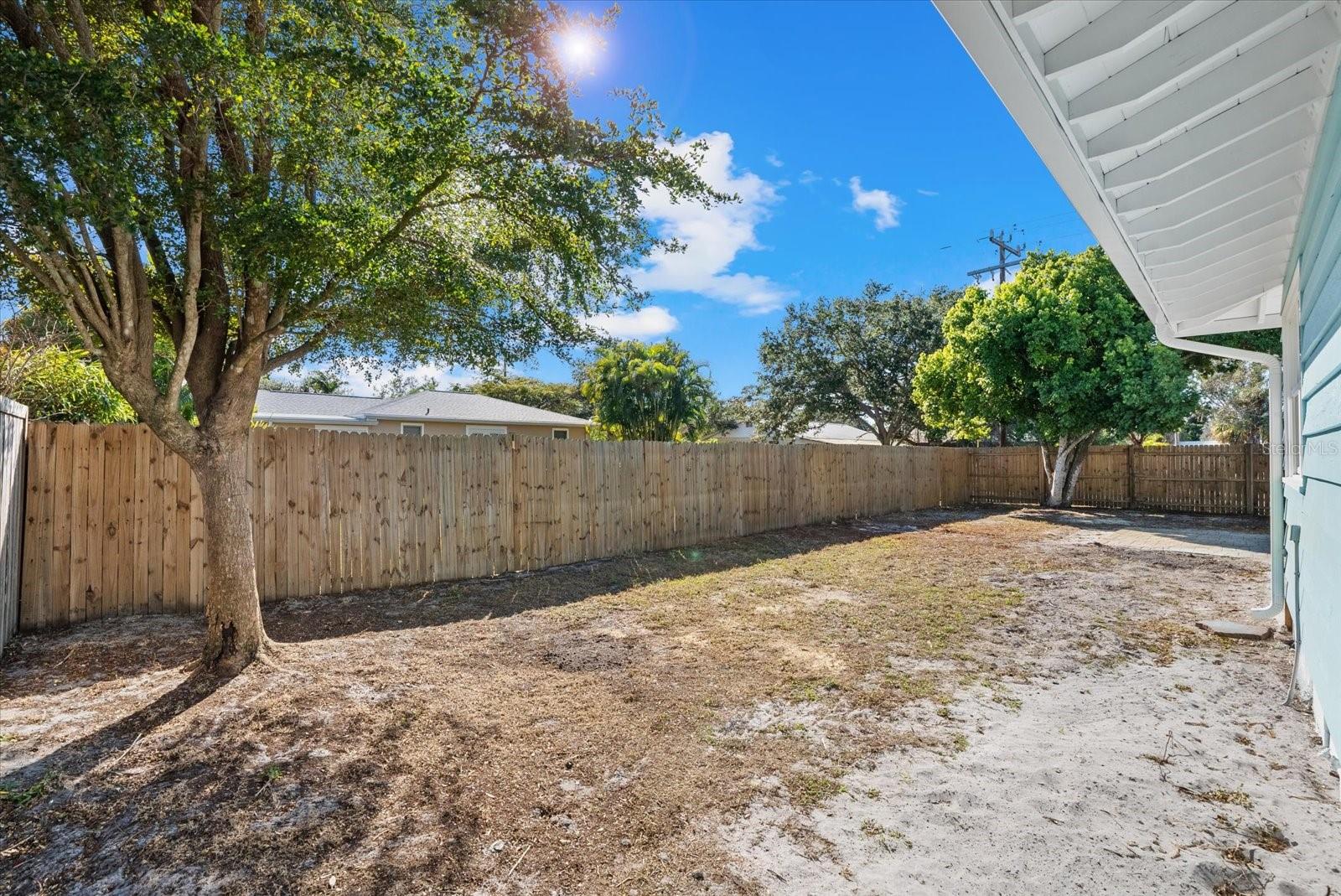 Image 32 of 48 For 2104 Datura Street