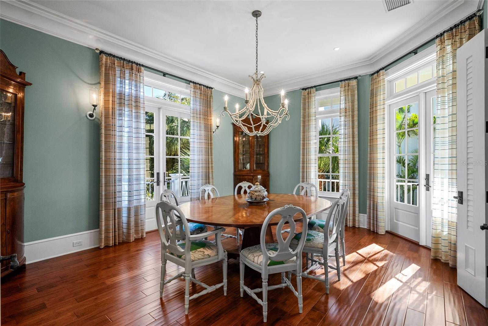 Image 25 of 83 For 3440 Gulfmead Drive