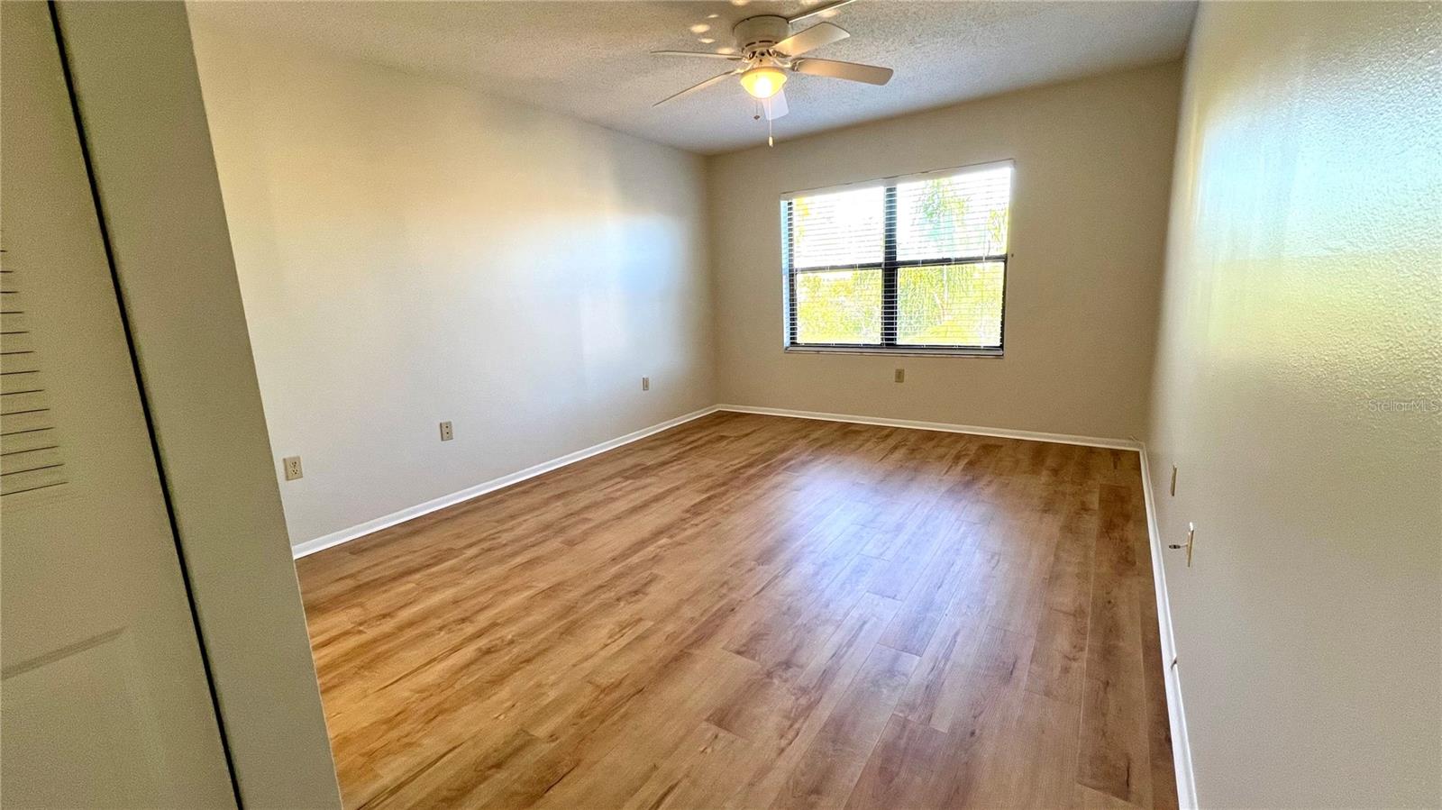 Image 10 of 33 For 505 30th Avenue W E406