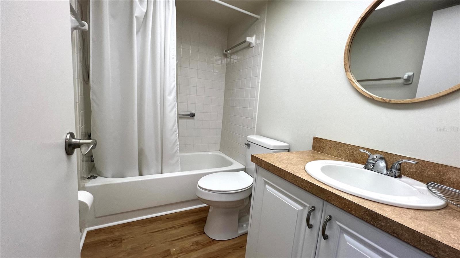 Image 21 of 33 For 505 30th Avenue W E406